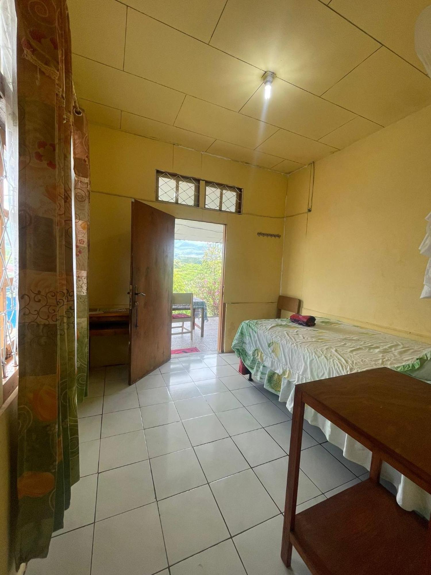 Apartamento Hobbit Hill Ruteng Exterior foto